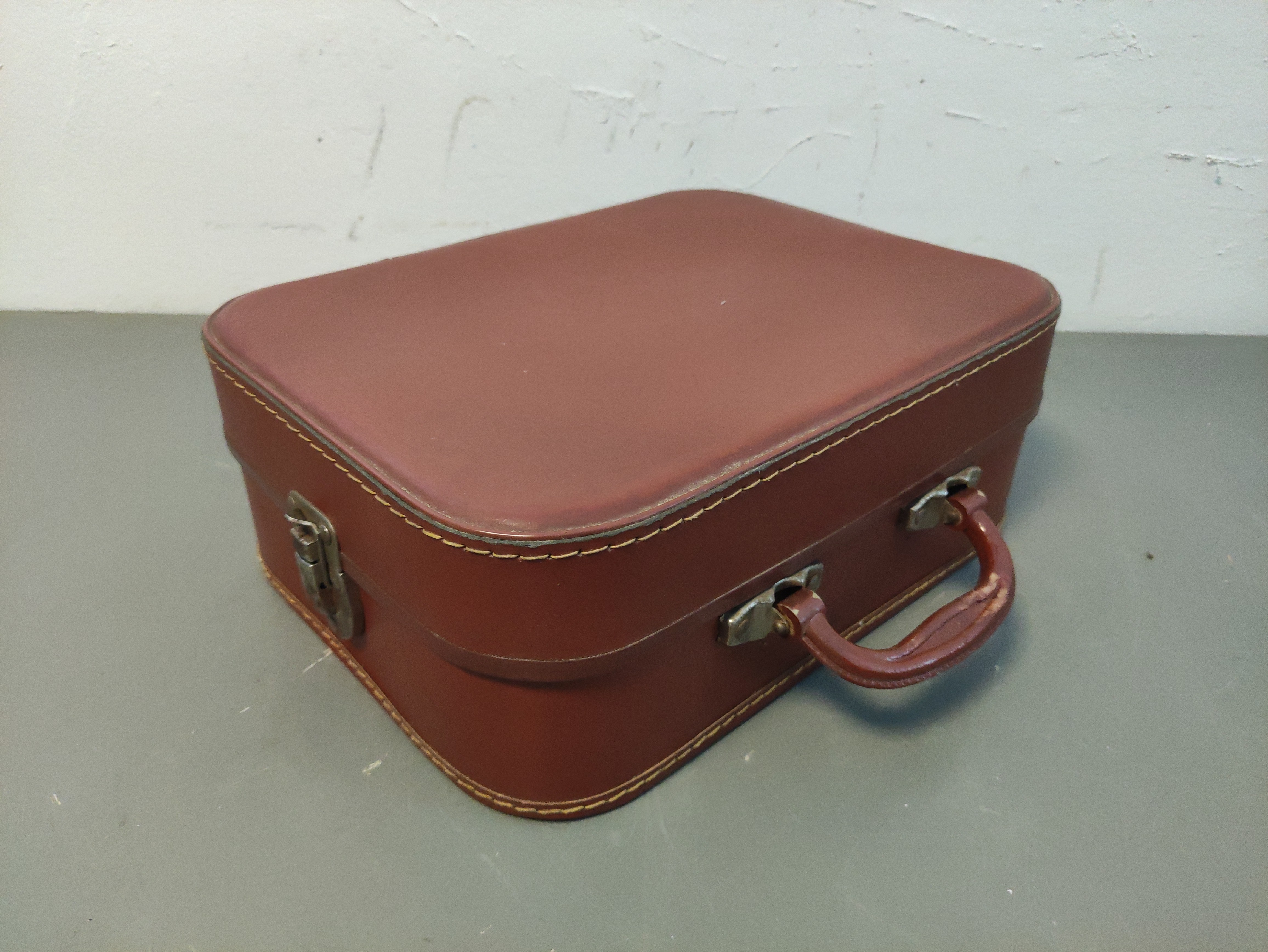 maleta tocadiscos radiohm piel metal 25.5x34x12.5 1u